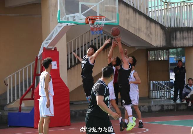 出顽强的斗